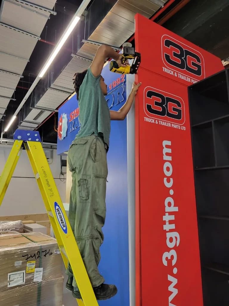 Crew tijdens standbouw en beursopbouw
